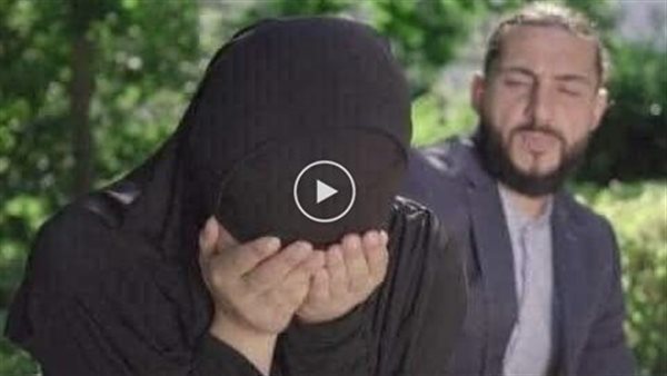 قصة امرأة لا تستطيع ان ترفع بصرها على زوجها لمدة ثلاثة شهور 